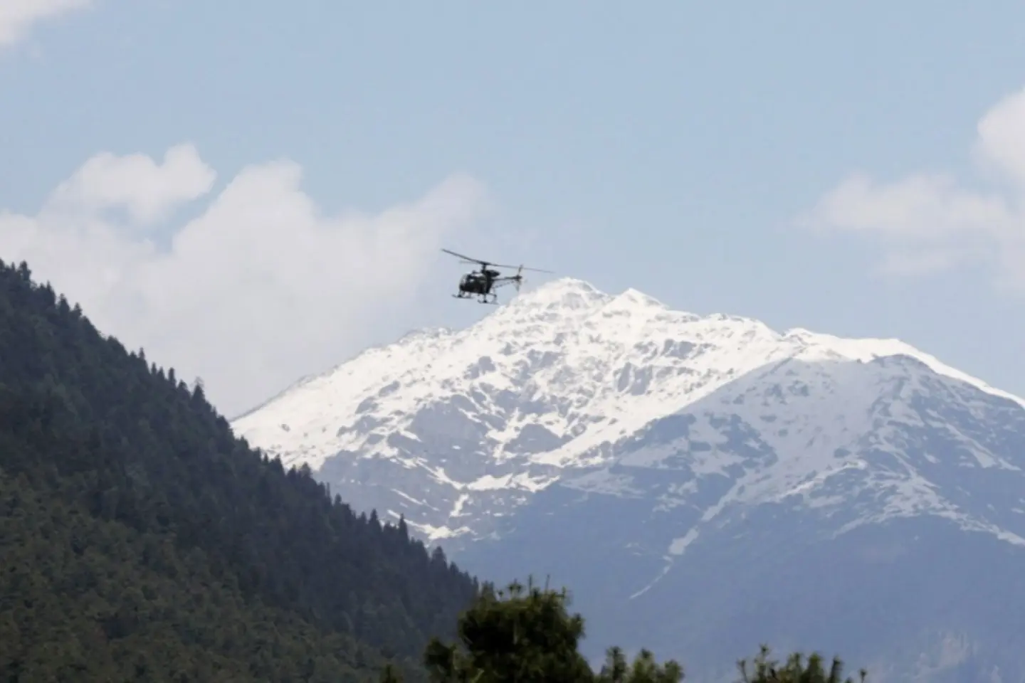 Elicopter indian, prăbușit în munți