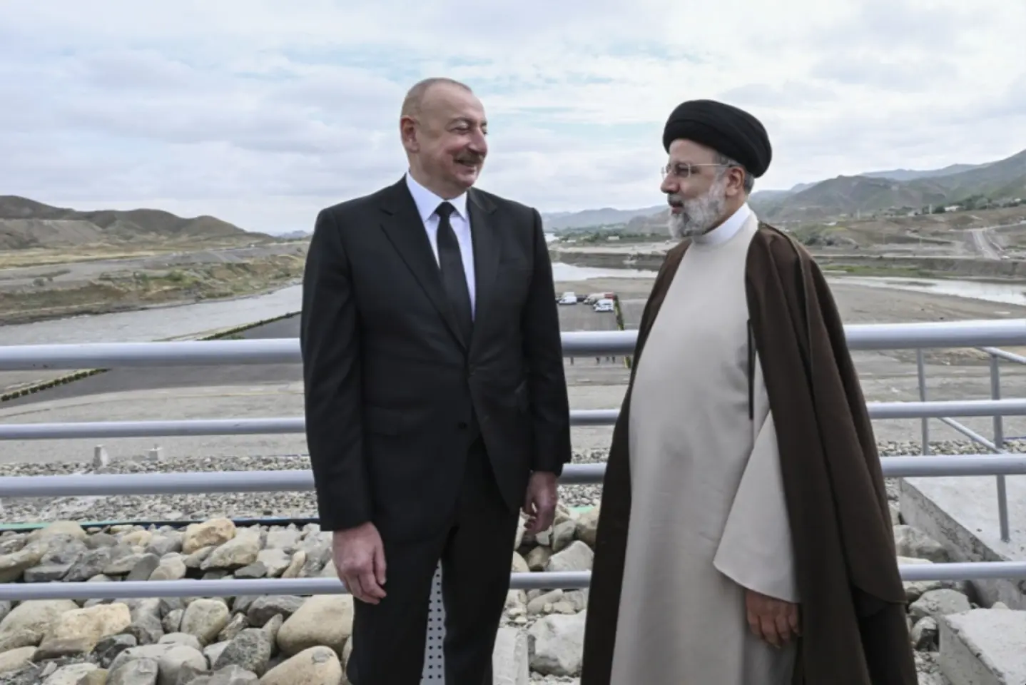 68 de cetăţeni români vor să părăsească Iranul bombardat de armata israeliană 