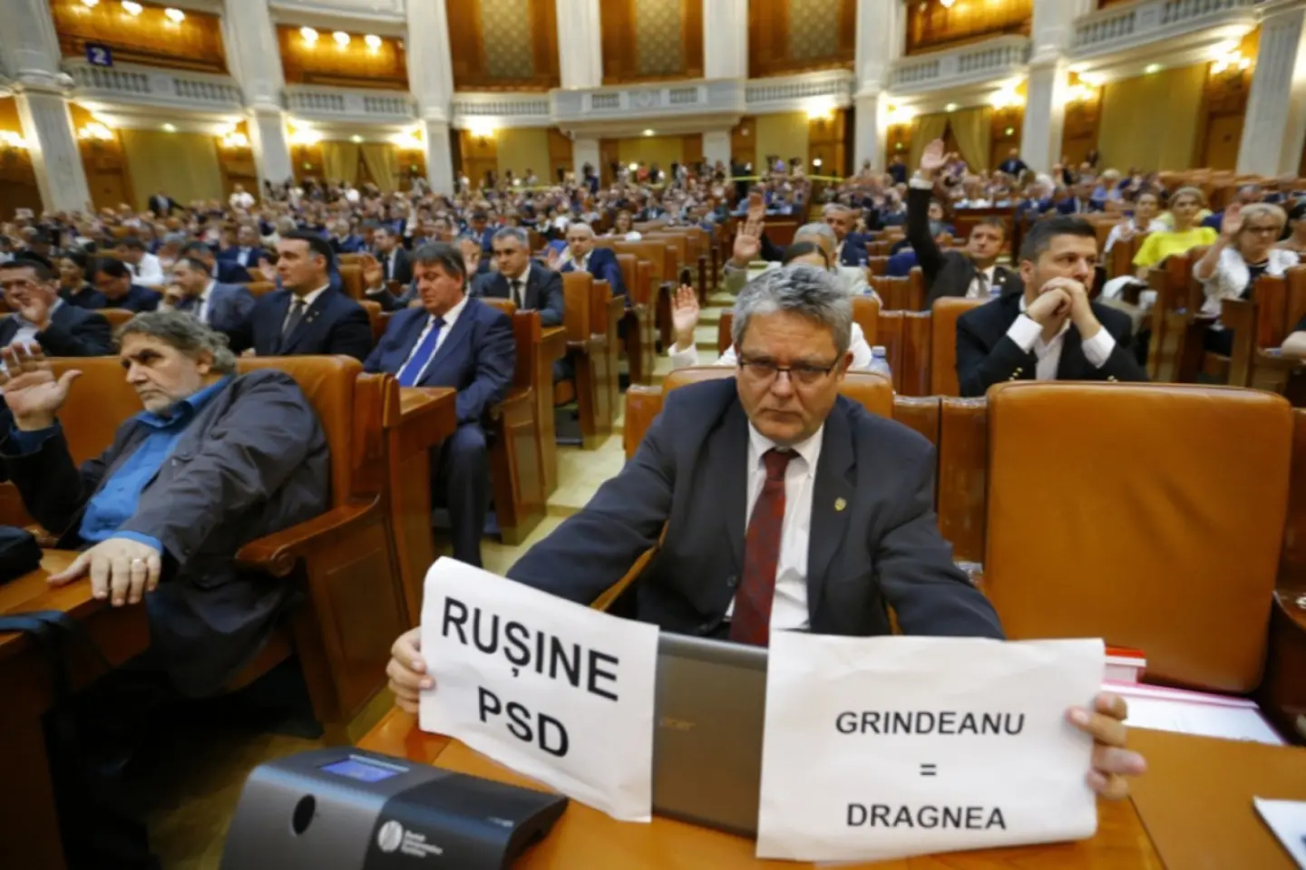 Politica românească: PSD deliberează dacă intră în guvern UPDATE