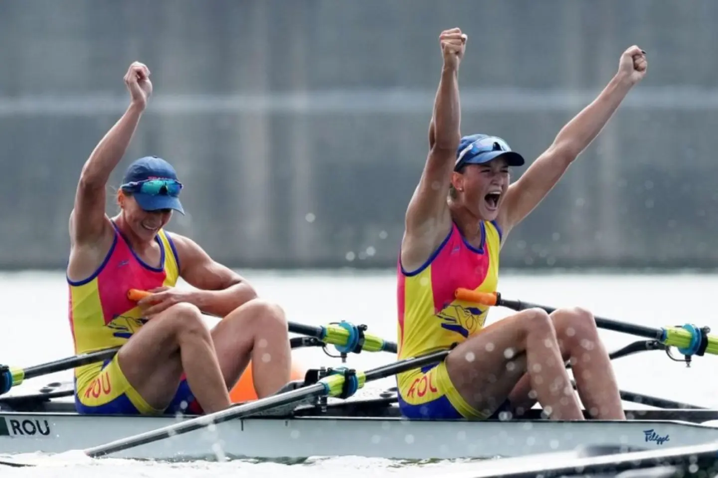 Canotorii români au cucerit şase medalii la Cupa Mondială: trei de aur, două de argint şi una de bronz