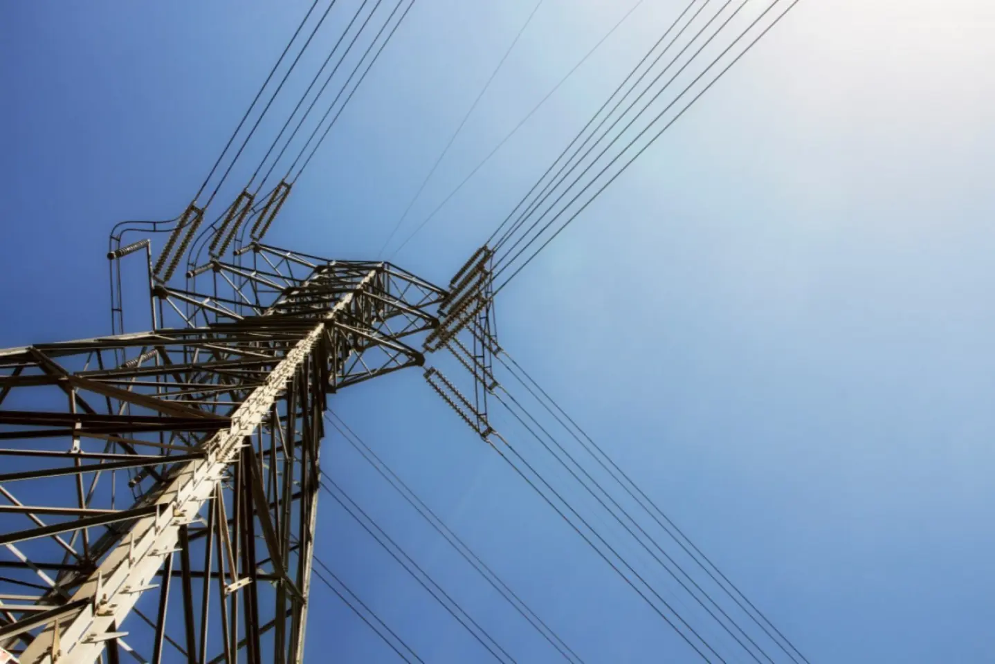 Filiala OPCOM din România, desemnată operator al pieței energiei electrice în R. Moldova