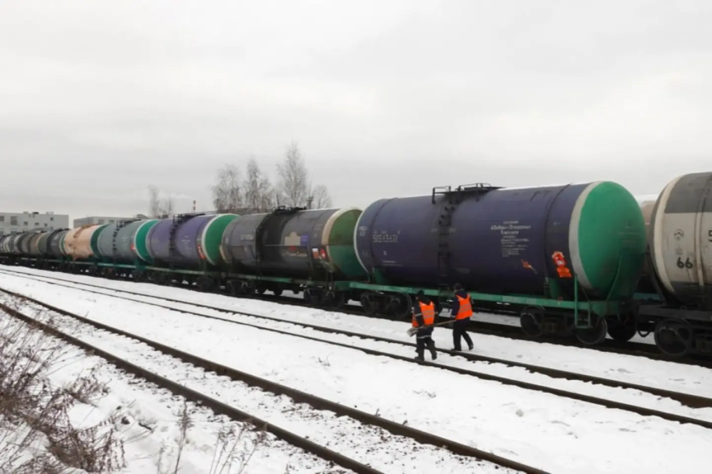 Veniturile Rusiei din exporturile de petrol și gaze au scăzut cu o treime