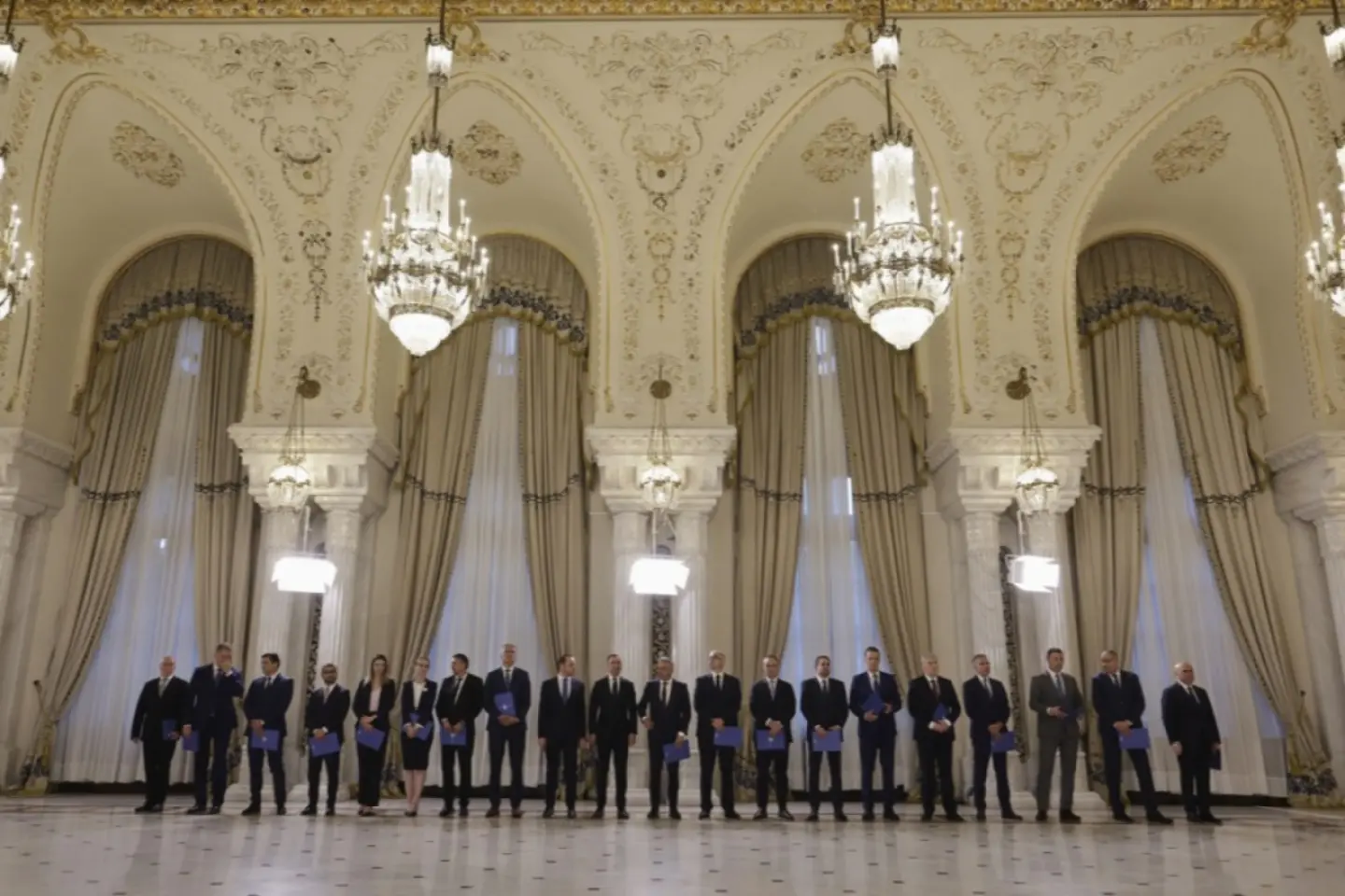 Parlamentul României: sfârșit de săptămână cu amendamente la proiectul guvernamental de lege menit să diminueze deficitul bugetar