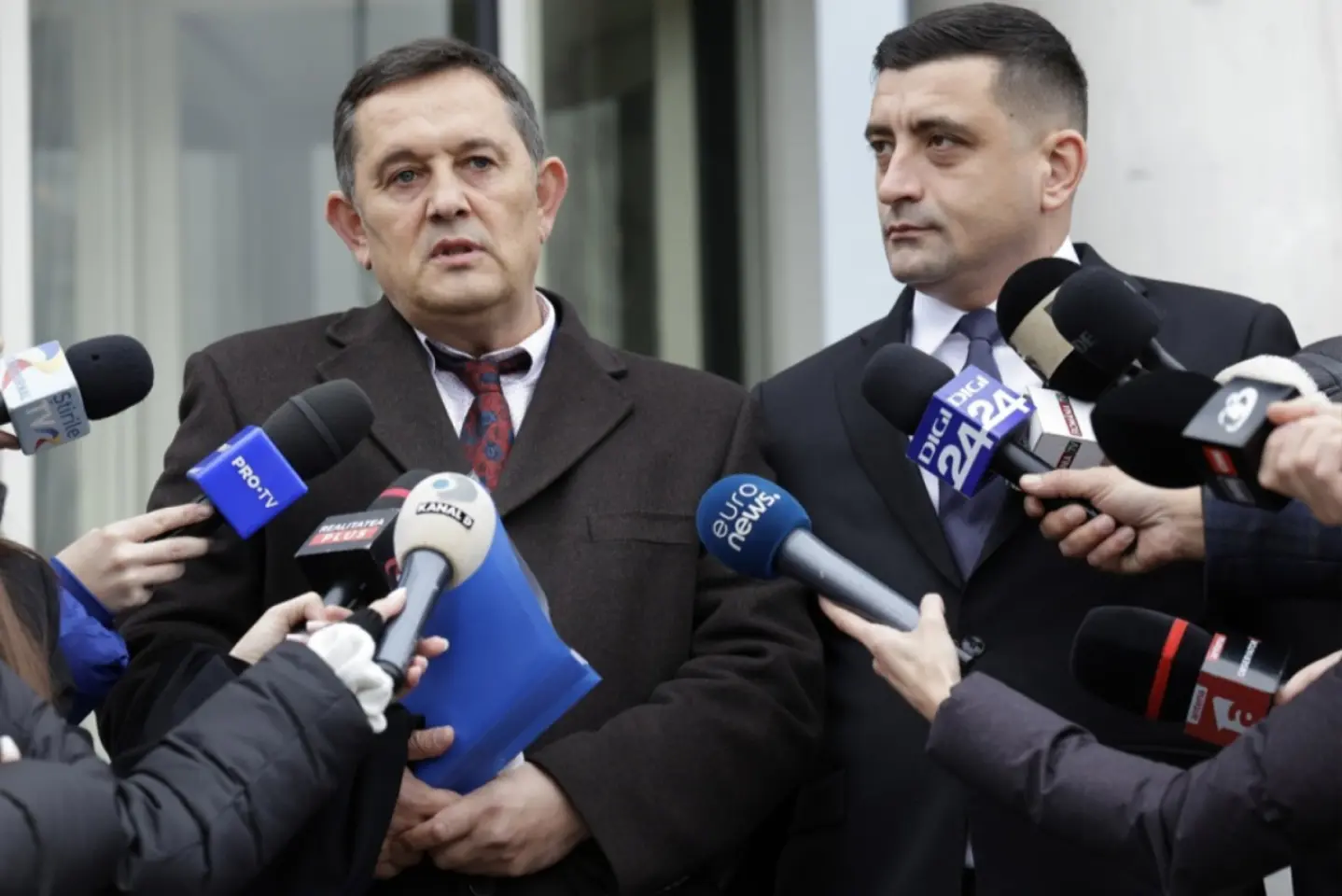 Parlamentului European dezbate şi votează o moţiune de cenzură împotriva Comisiei 