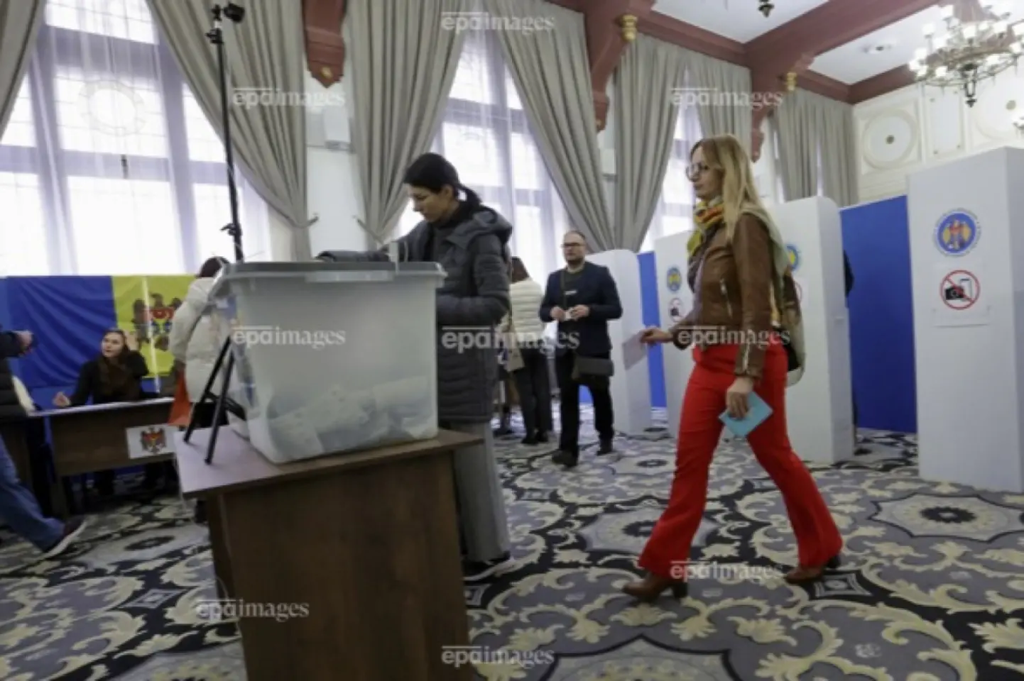 Aproximativ 500 de cetățeni s-au înregistrat pentru a vota prin corespondență la alegerile din toamnă 