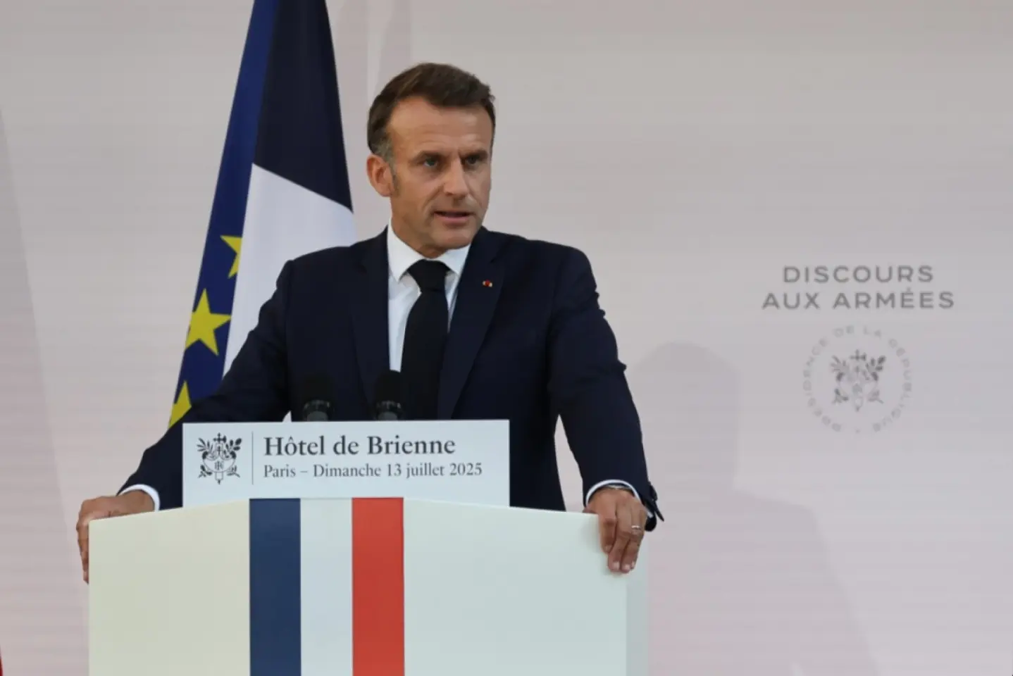 Macron anunță un plan de accelerare a cheltuielilor militare