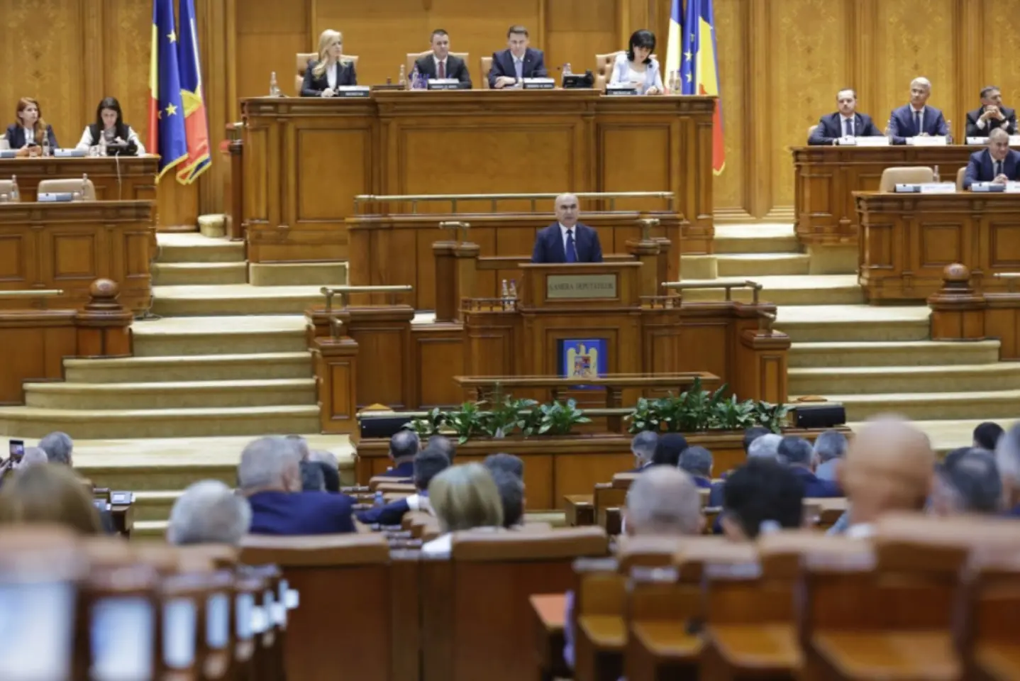 București: a picat moţiunea de cenzură iniţiată de opoziţia naționalistă contra guvernului declarat pro-european
