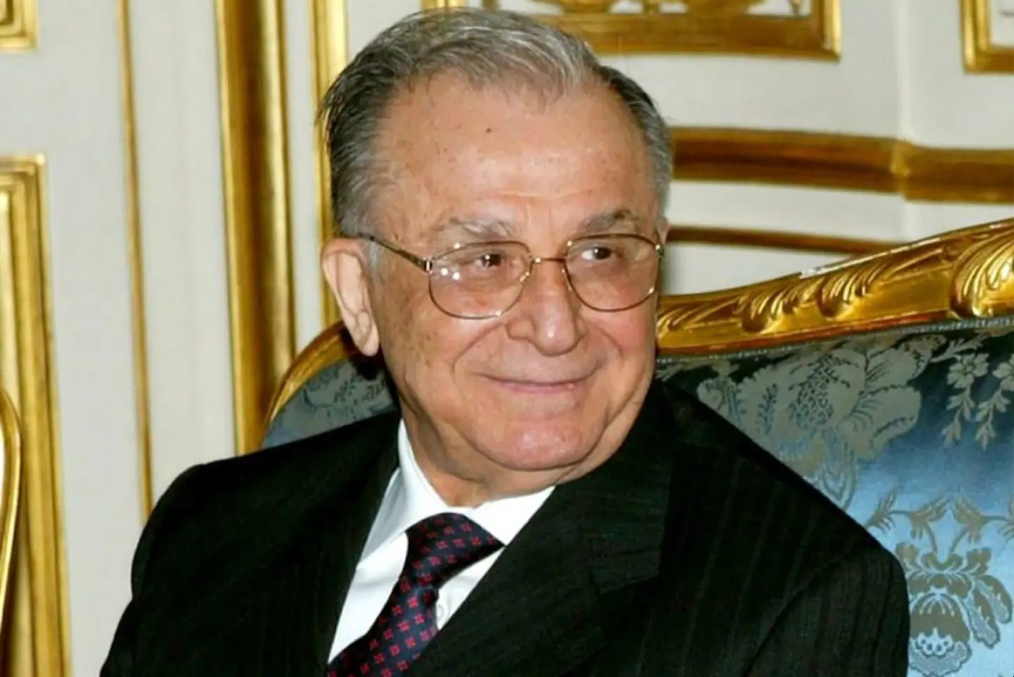 Joi e zi de doliu naţional în România, în memoria fostului preşedinte Ion Iliescu