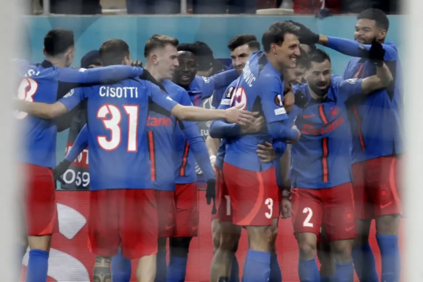 Echipele româneşti de fotbal FCSB, din Bucureşti, şi Universitatea Craiova s-au calificat în faza principală a cupelor europene 
