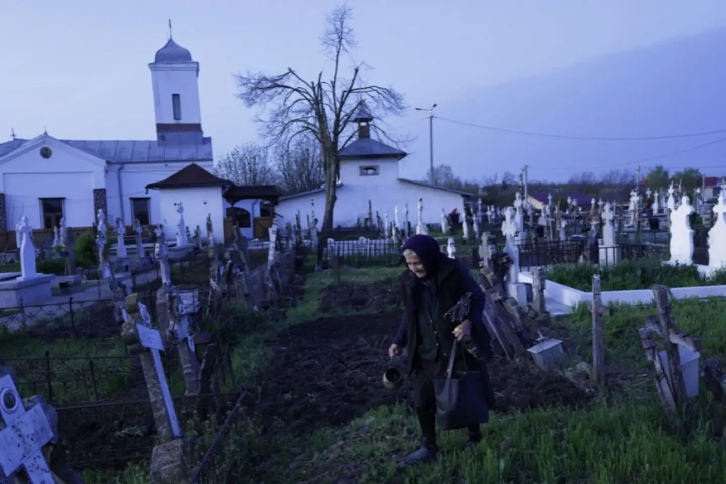 Populaţia rezidentă în România continuă să se reducă, iar fenomenul de îmbătrânire se accentuează