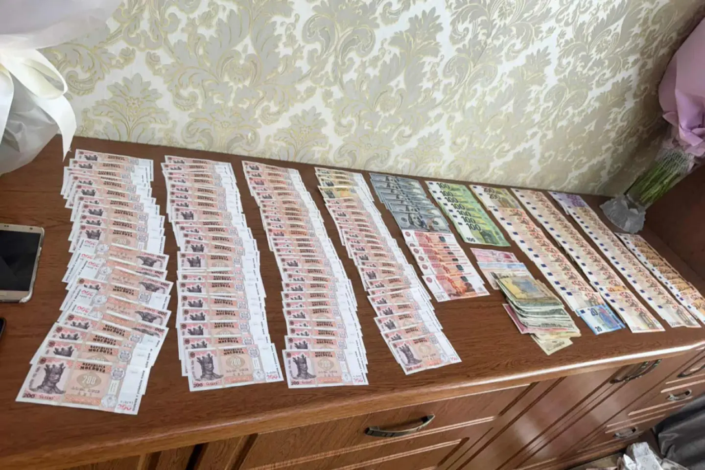 Patru persoane reținute în dosarul de finanțare ilegală a partidului „Inima Moldovei”, inclusiv un viceprimar din Comrat