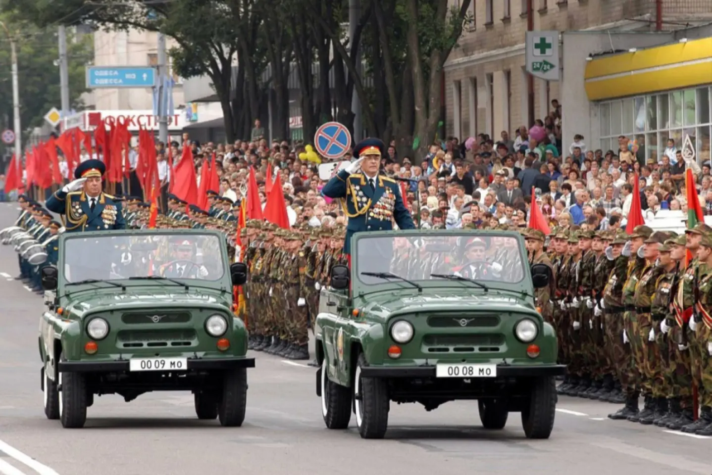 Paradă militară la Tiraspol, cu ocazia celei de-a 35-a aniversări de la autoproclamarea Transnistriei