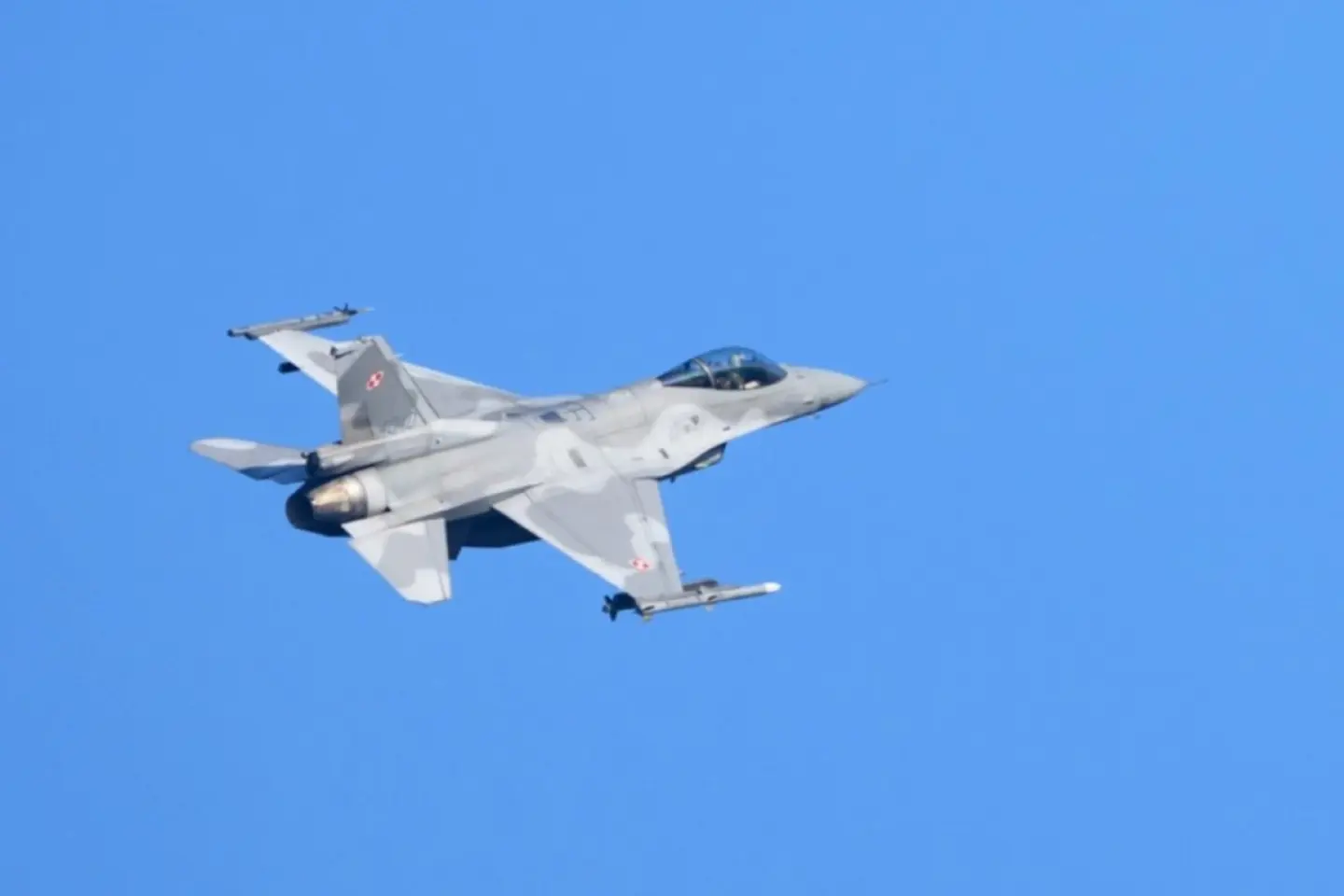 Polonia a activat avioane pentru a asigura siguranţa spaţiului aerian