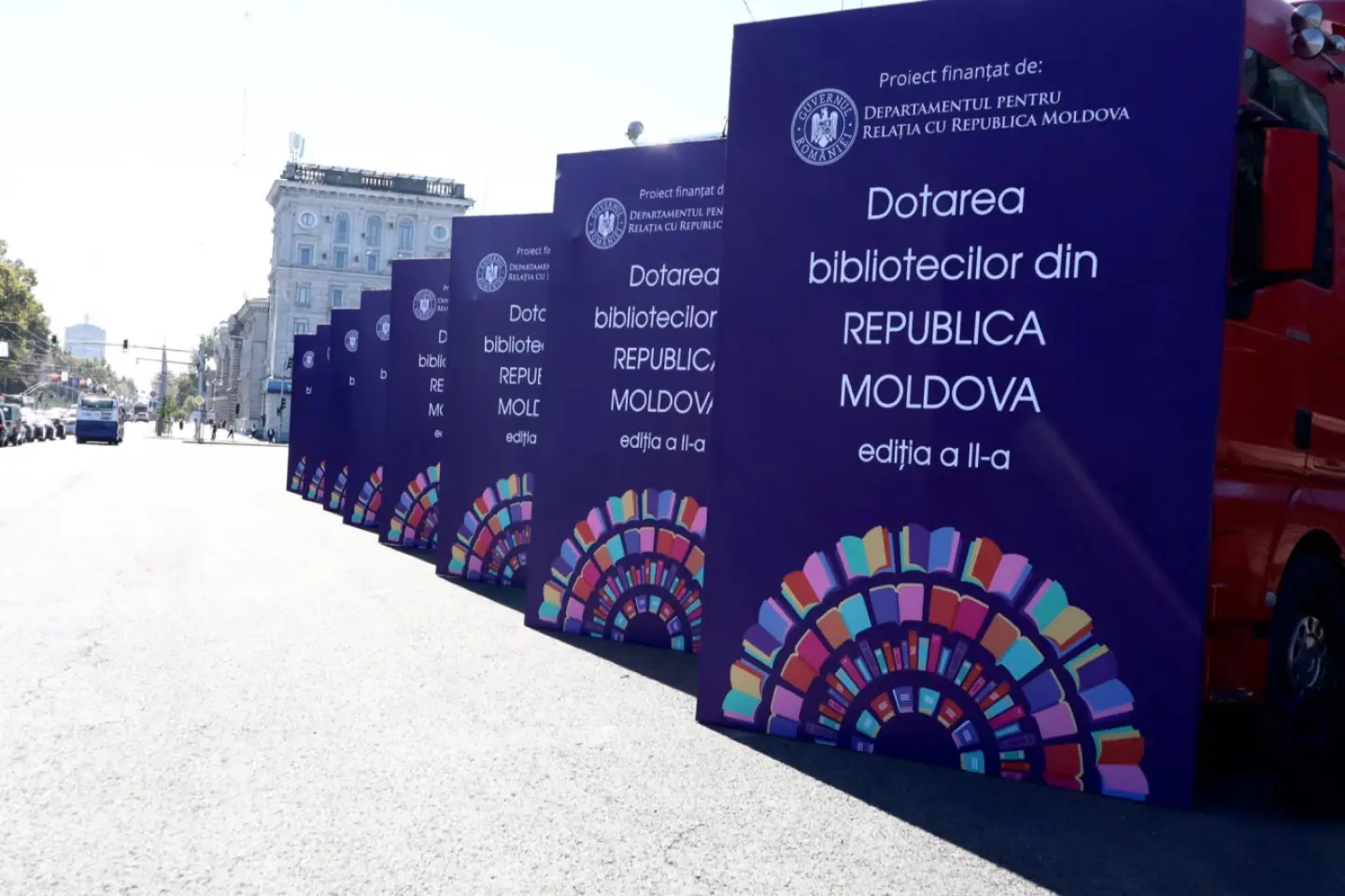 România a donat peste 80.000 de cărți în limba română bibliotecilor din R. Moldova