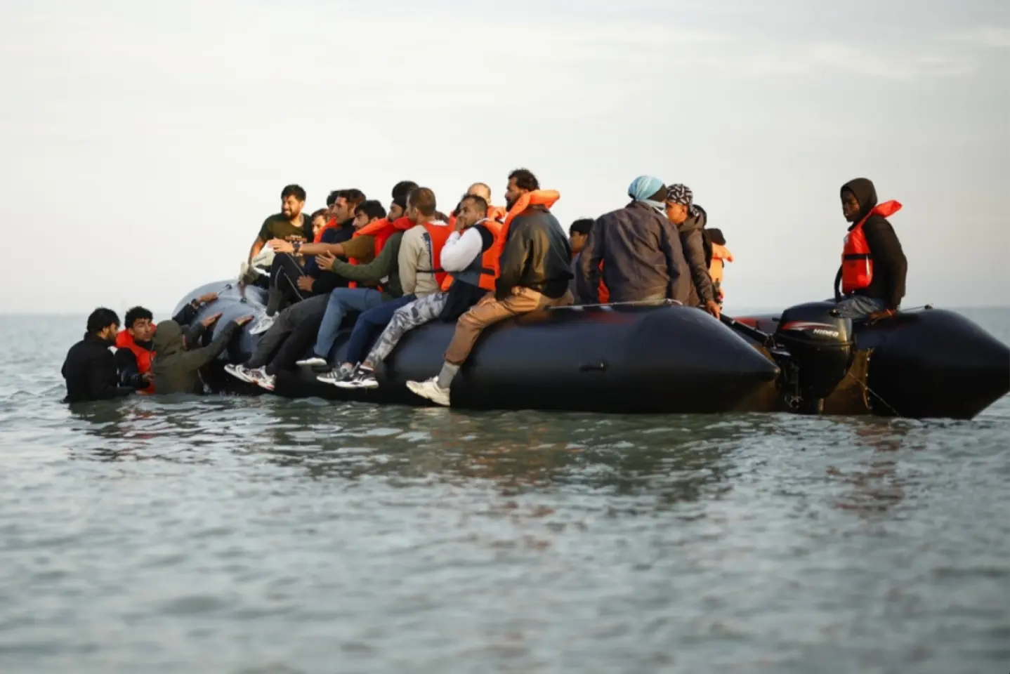 Marea Britanie ia în calcul cazarea migranților în baze militare