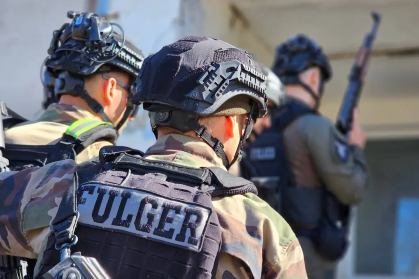 Trei suspecți au fost reținuți de poliție în legătură cu posibile dezordini după alegeri