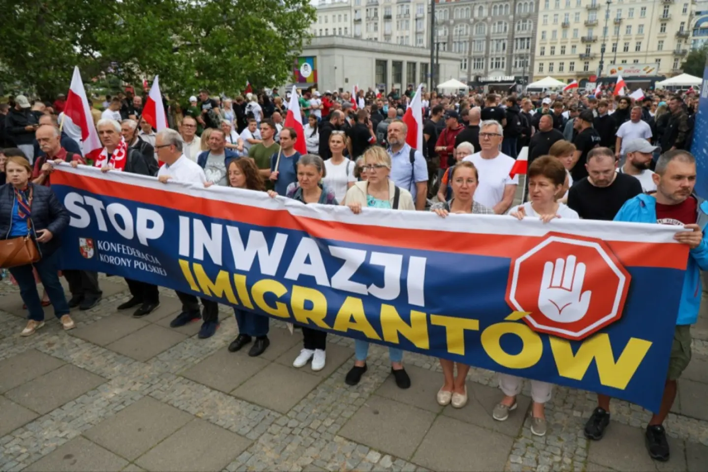 Mii de polonezi au manifestat, sâmbătă, la Varșovia împotriva „imigrației ilegale” și a politicii europene în domeniu