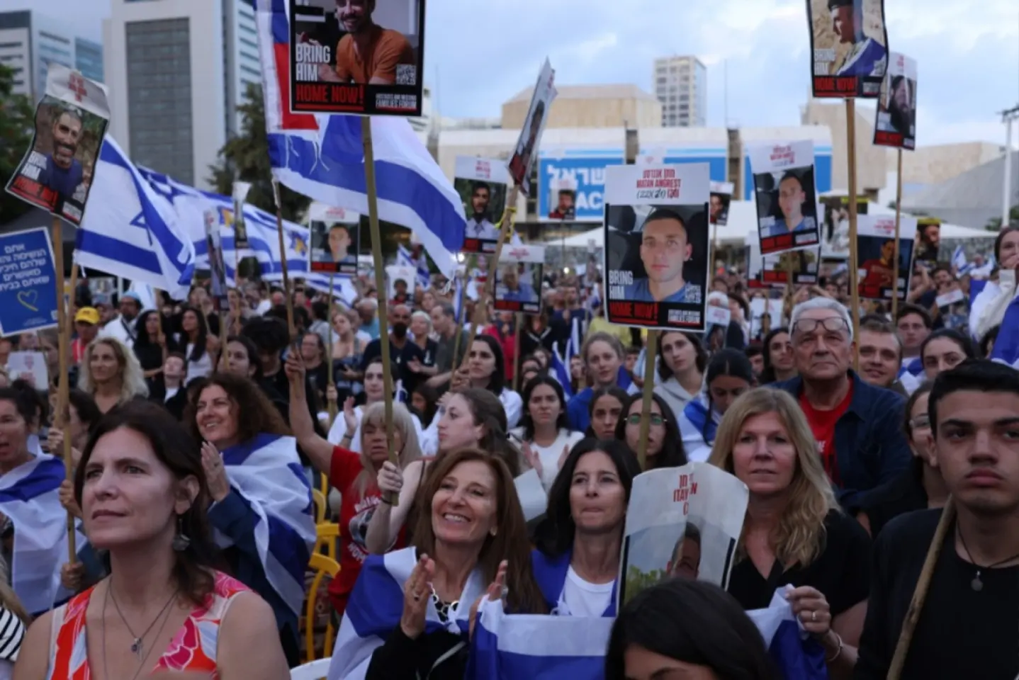 Primii ostatici israelieni din Gaza au fost predați Crucii Roșii / UPDATE