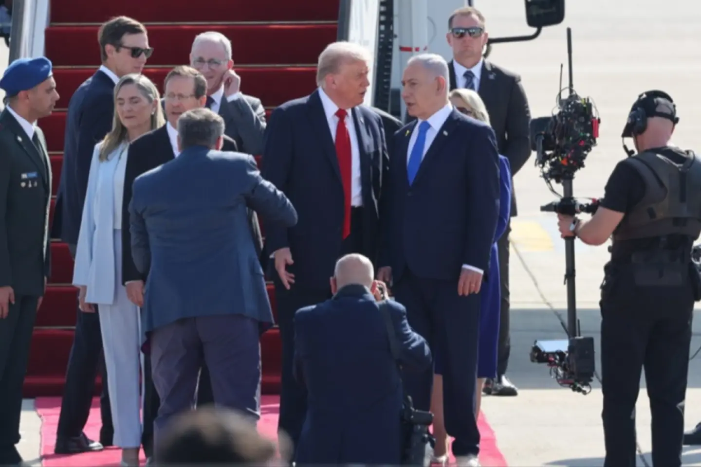  Trump i-a cerut preşedintelui israelian grațierea lui Benjamin Netanyahu