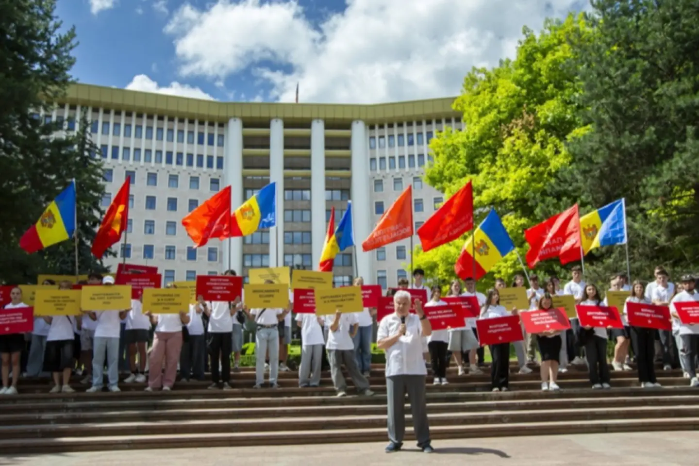 Vladimir Voronin refuză să prezideze prima ședință a noului Parlament. Ședința ar putea fi condusă de Nicolae Botgros 