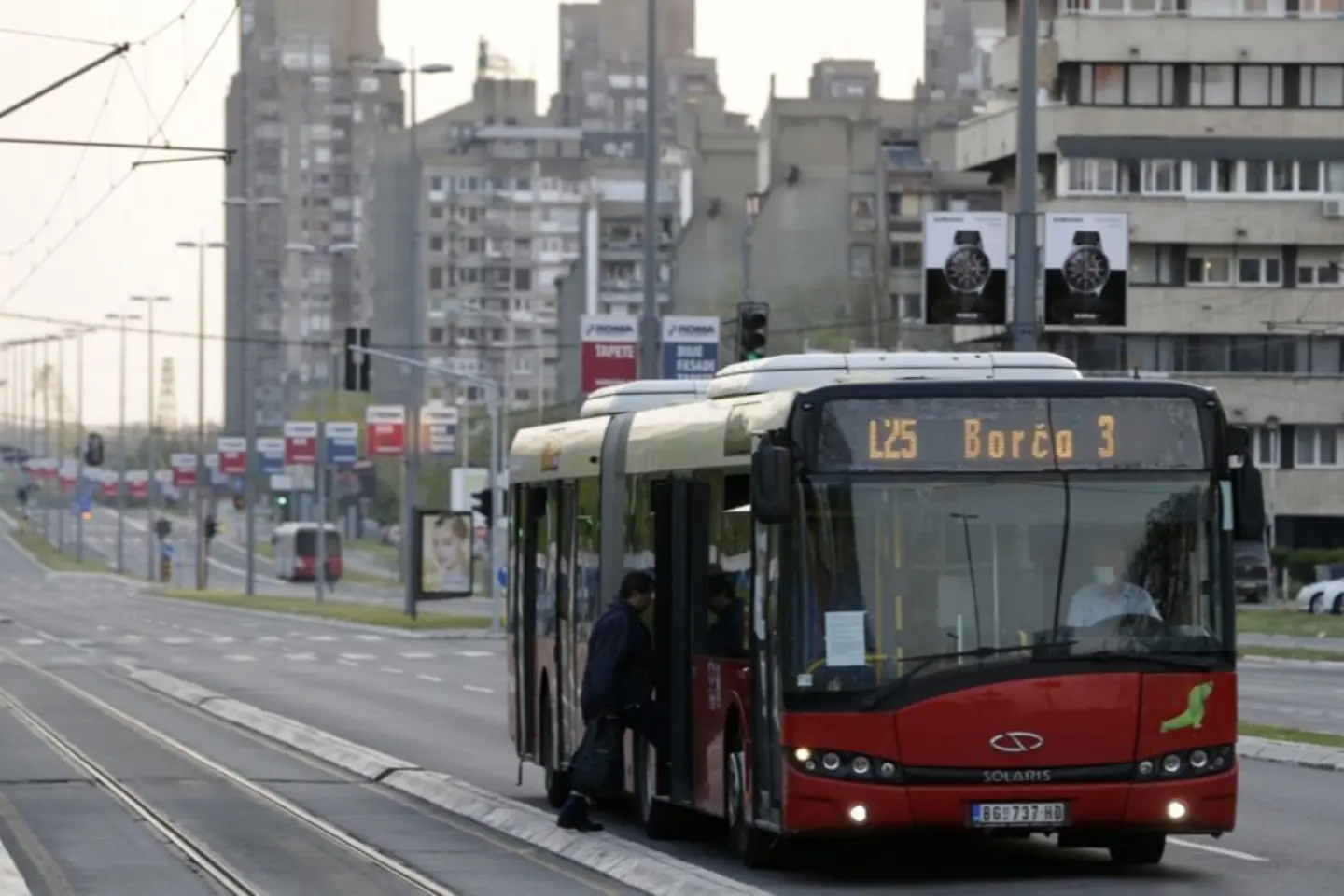 Trei morţi şi zeci de răniţi, după ce un autobuz s-a răsturnat în nord-vestul Serbiei