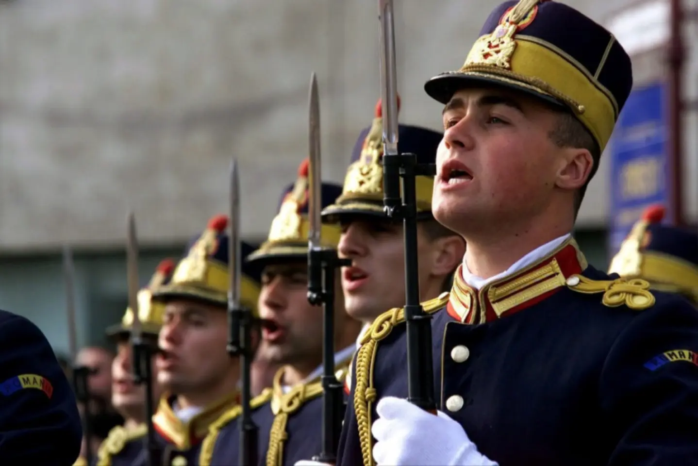 România: proiect de lege privind înscrierea voluntară într-un program de pregătire militară