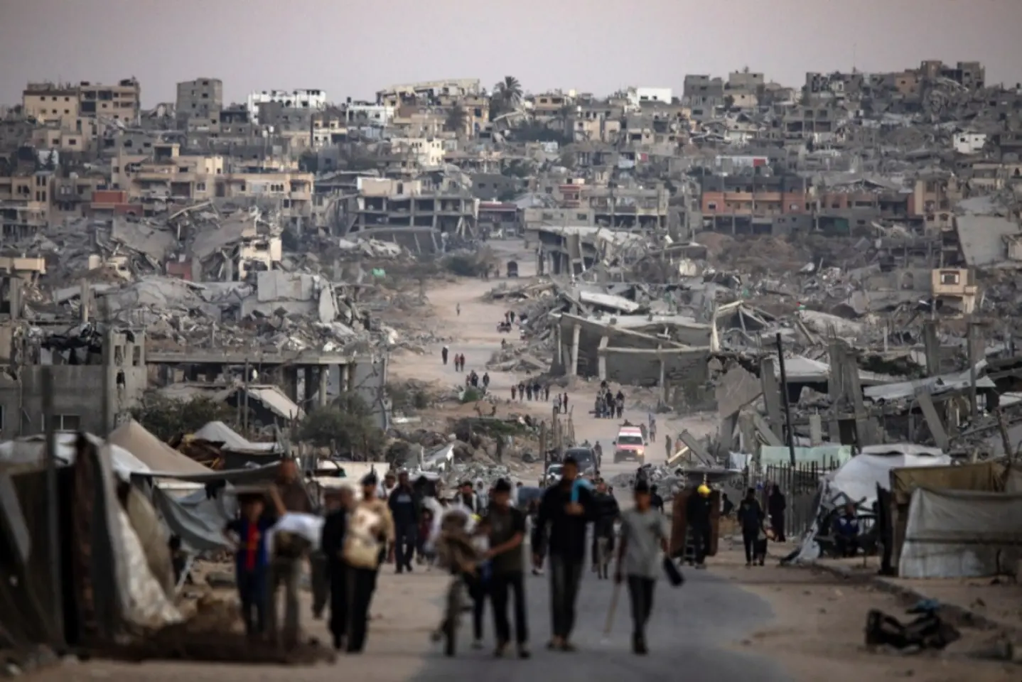 Forţele israeliene au reluat bombardamentele asupra Fâşiei Gaza