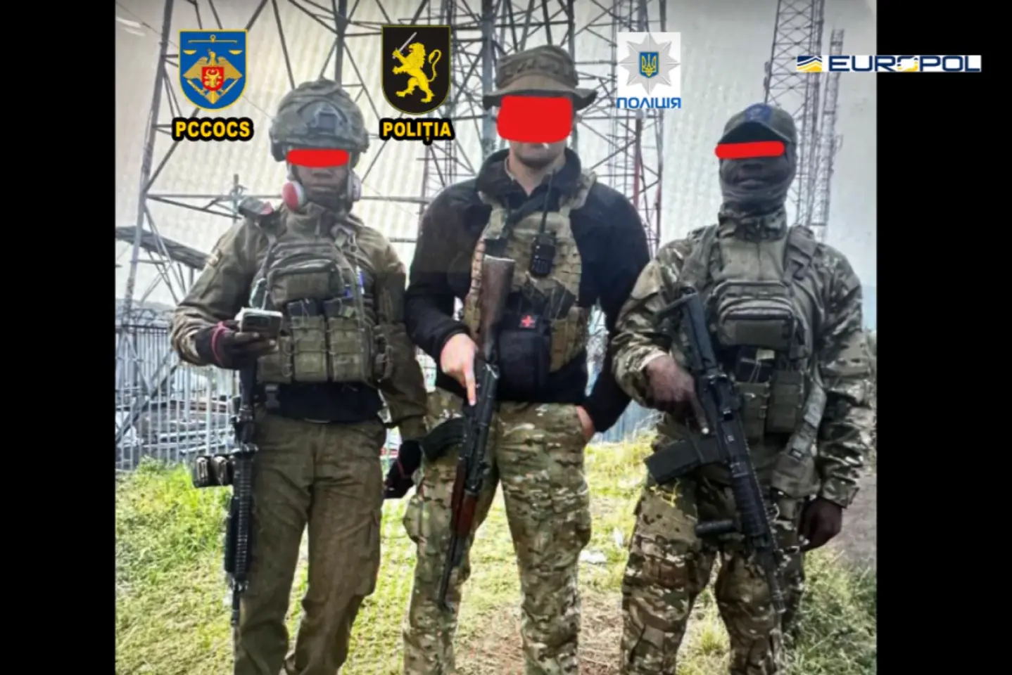 Percheziții într-un dosar de mercenariat