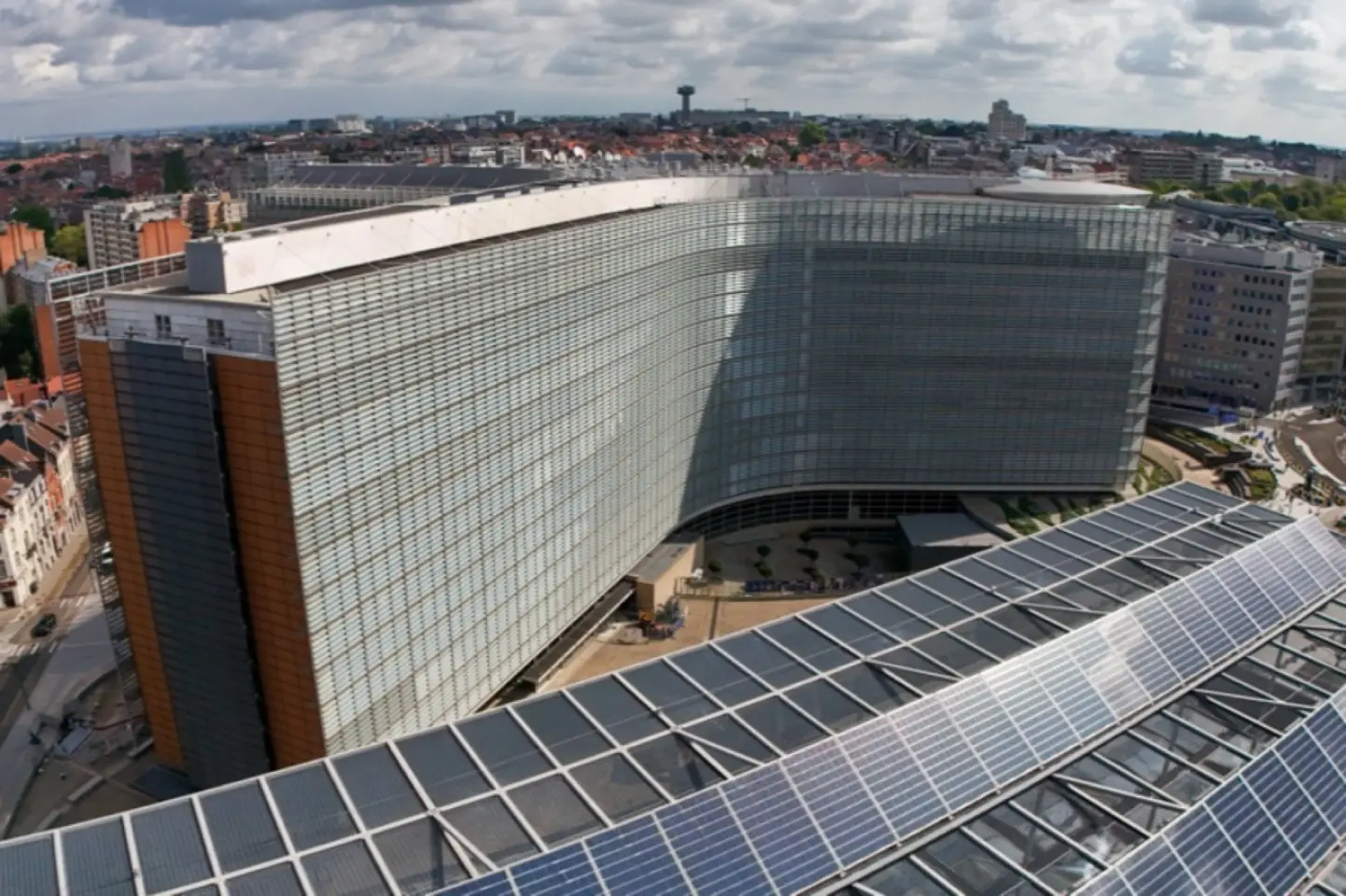 Comisia Europeană investește aproape 3 miliarde de euro în proiecte ecologice