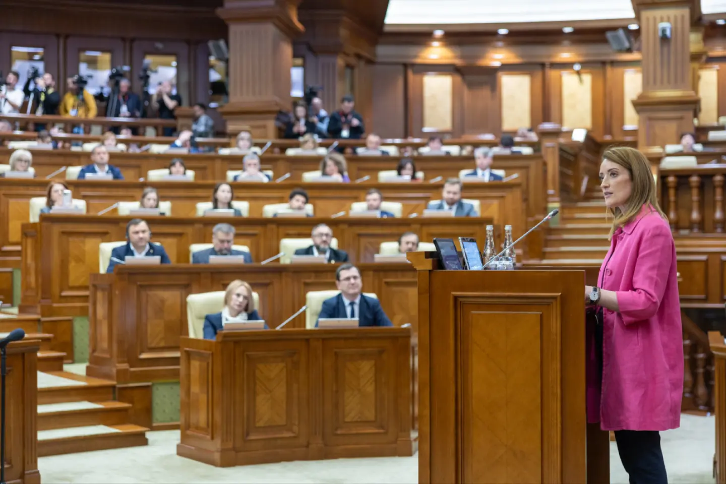 Roberta Metsola către Parlamentul Republicii Moldova: „A venit momentul pentru a deschide negocierile de aderare.” 