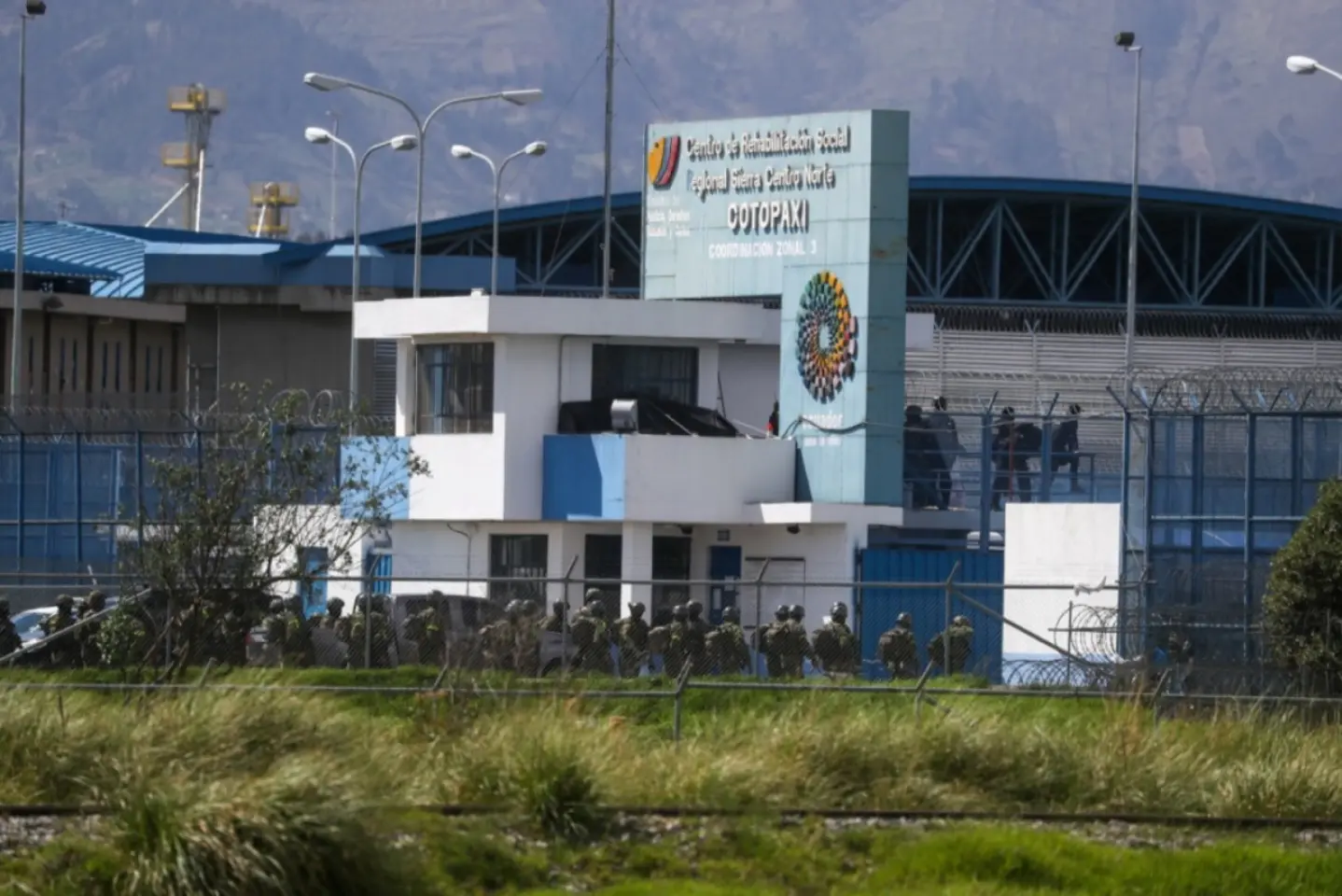 Zeci de deţinuţi au murit în Ecuador