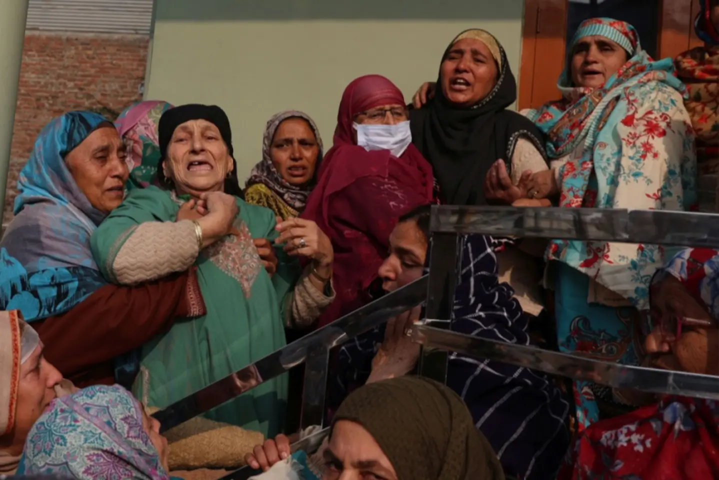 Zeci de morți și răniți în India, după o explozie pe care poliția o califică accidentală