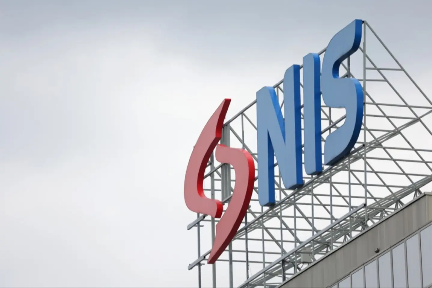 Serbia a obținut o amânare de trei luni a sancțiunilor americane pentru compania petrolieră rusească NIS, care controlează singura sa rafinărie