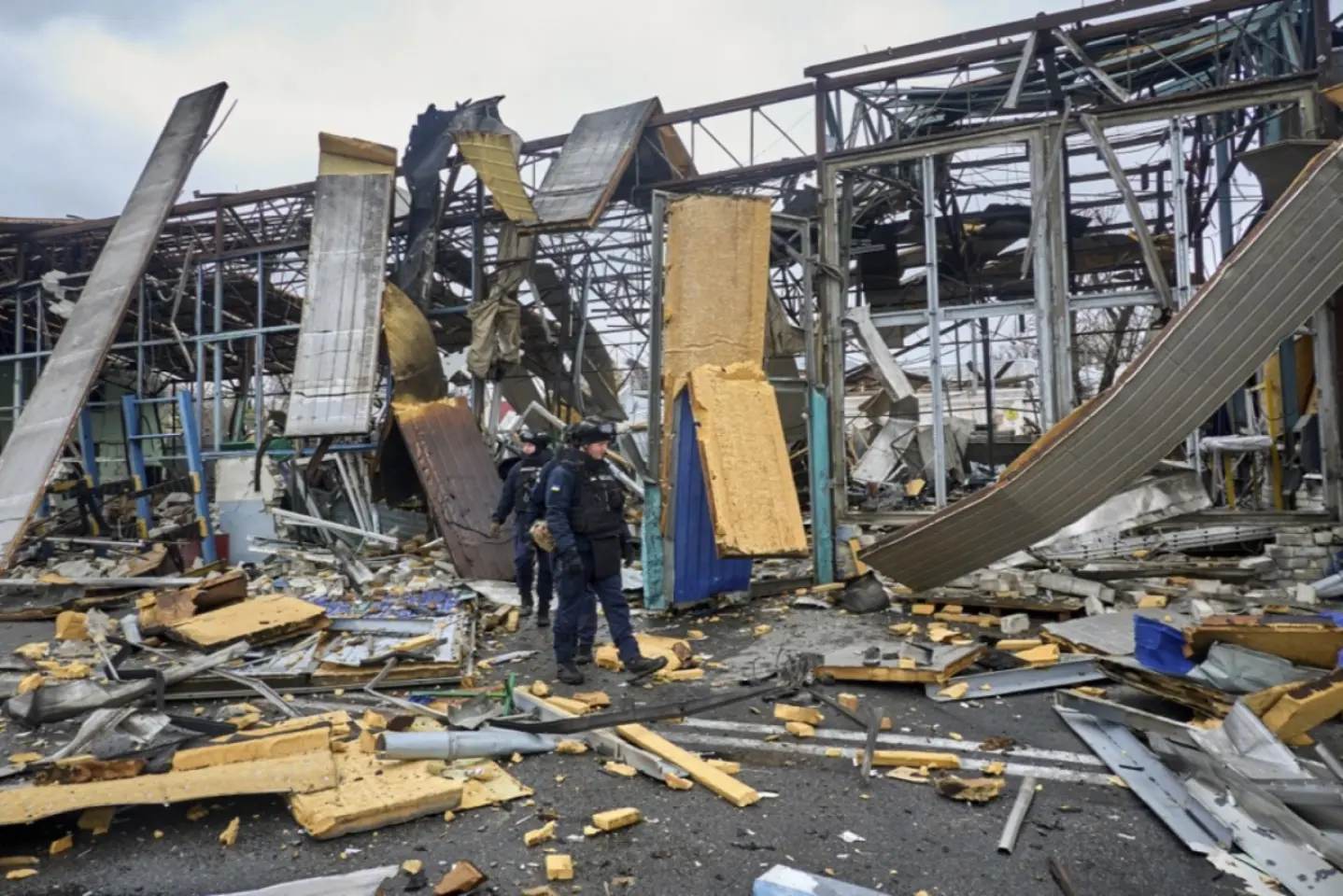 Cel puțin trei morți și zece răniți în atacuri rusești în estul Ucrainei