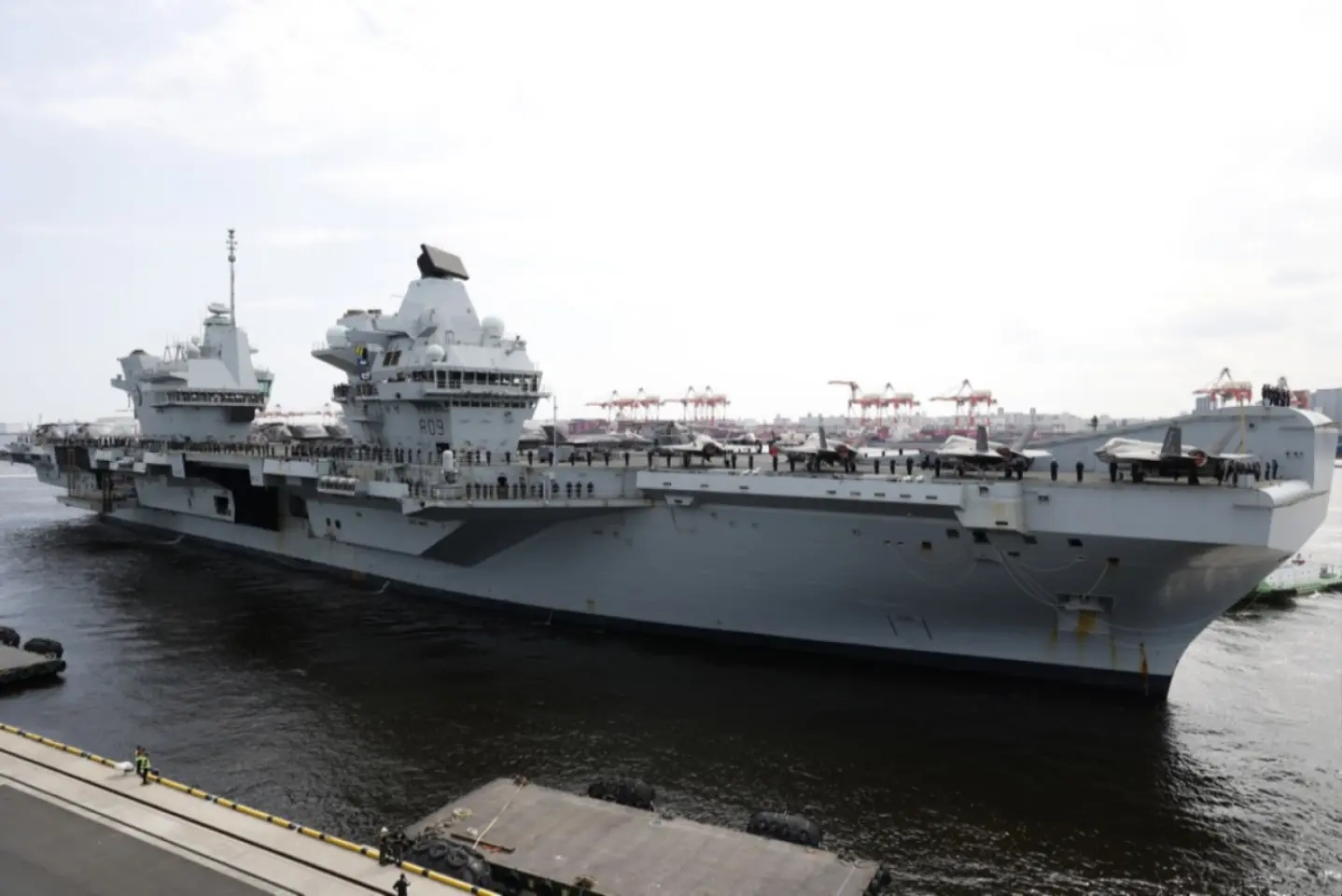 Portavion britanic, pus sub comanda directă a NATO