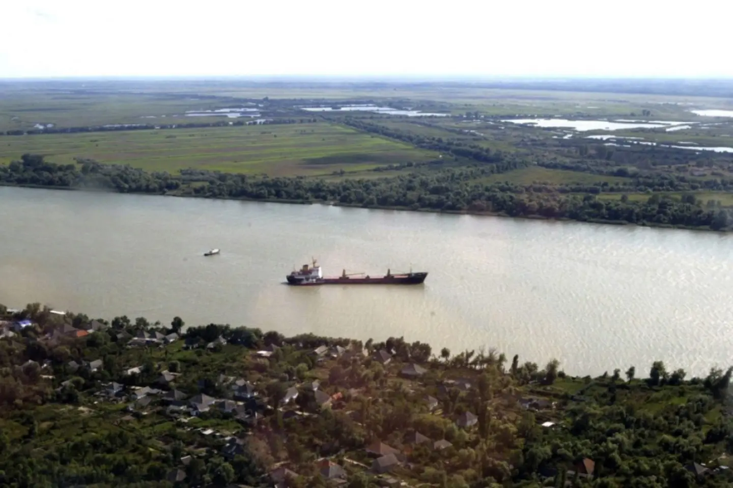 Evacuări dintr-un sat din sud-estul României