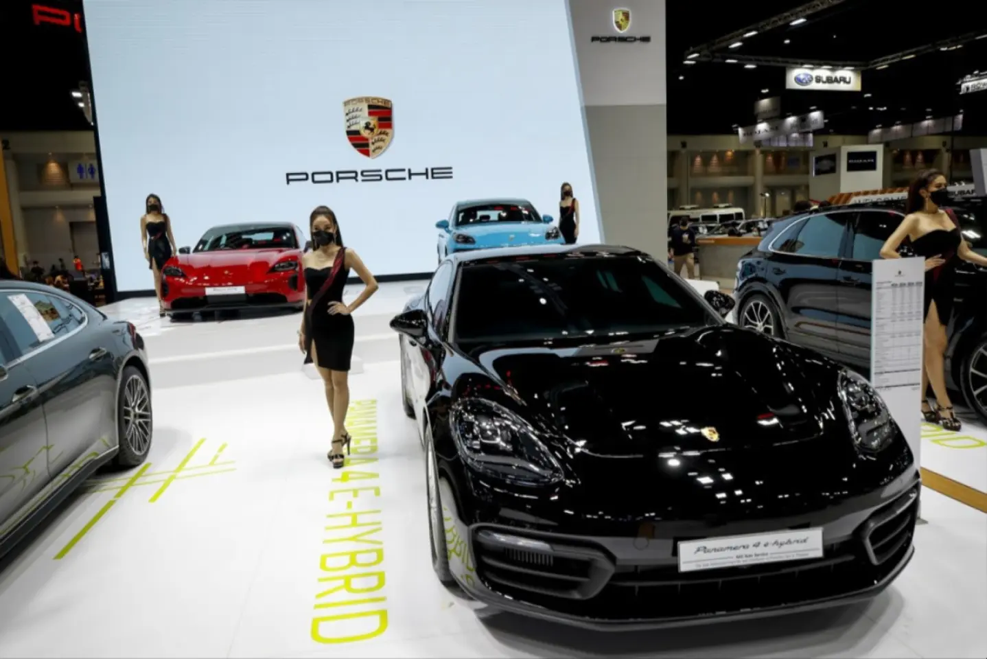 Un autoturism de lux, Porsche Panamera, care era radiat din circulaţie de autorităţile din Letonia, a fost descoperit în Punctul de Trecere a Frontierei Stânca