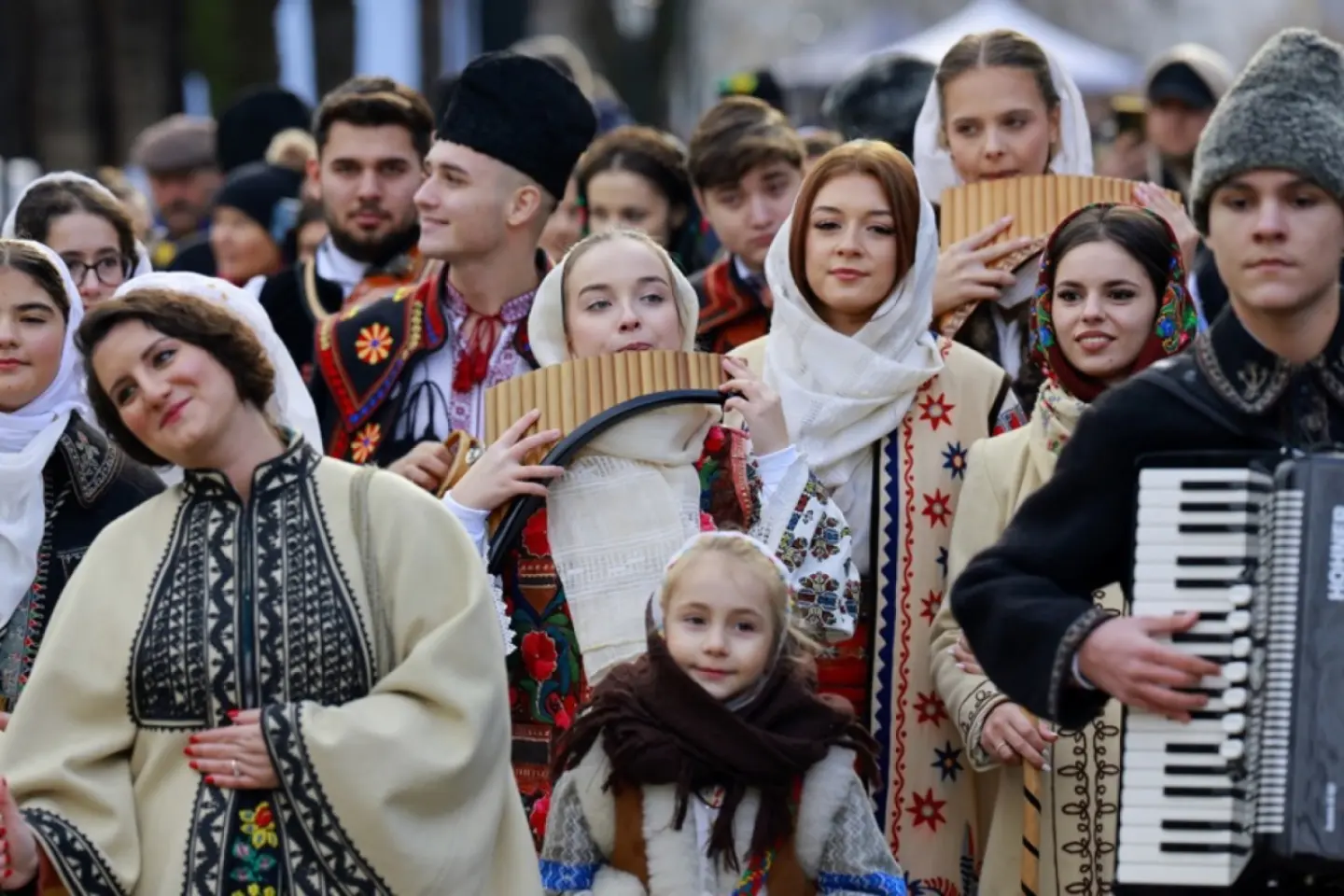 „Să pomenim în rugăciunile noastre pe toţi românii care se află printre străini, departe de Ţară, ca să păstrăm unitatea de credinţă şi de neam” – îndeamnă, de Crăciun, Patriarhul Bisericii Ortodoxe Române, Daniel