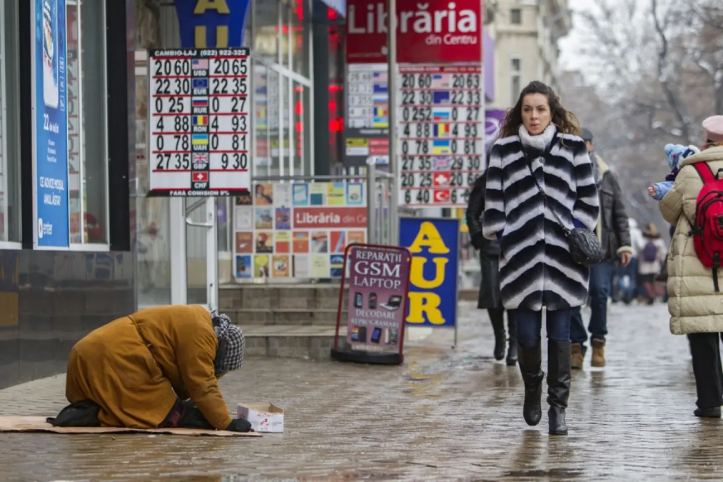 Tânăr din Republica Moldova, expulzat din România, după ce a fost prins cerşind