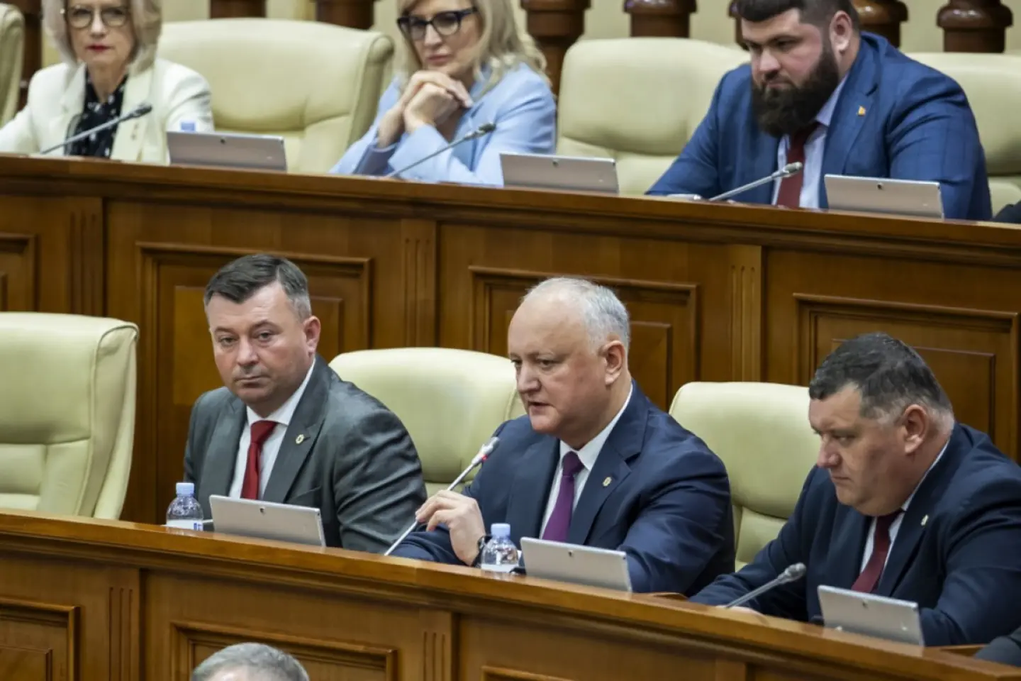 Dodon amenință Guvernul Munteanu cu o moțiune de cenzură, chiar dacă n-are suficiente voturi în Parlament