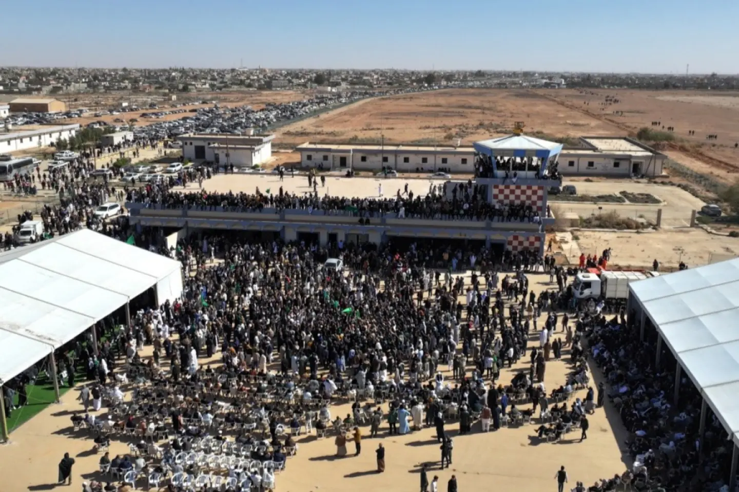 Sute de oameni au participat la funeraliile fiului lui Gaddafi