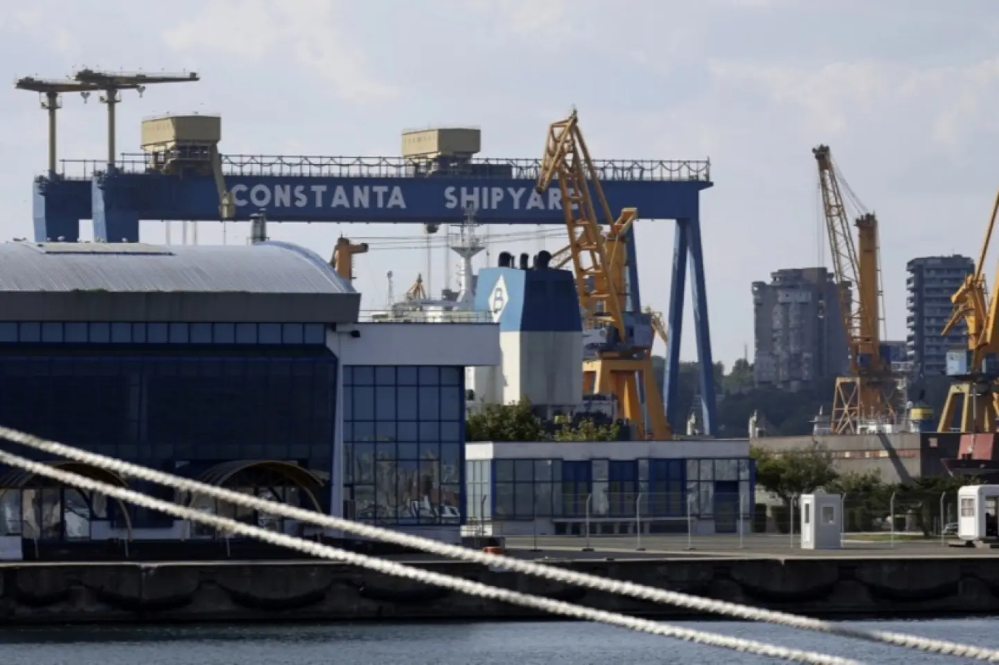 Agenţia de evaluare financiară Fitch a menţinut ratingul suveran al României la BBB minus, cu perspectivă negativă 