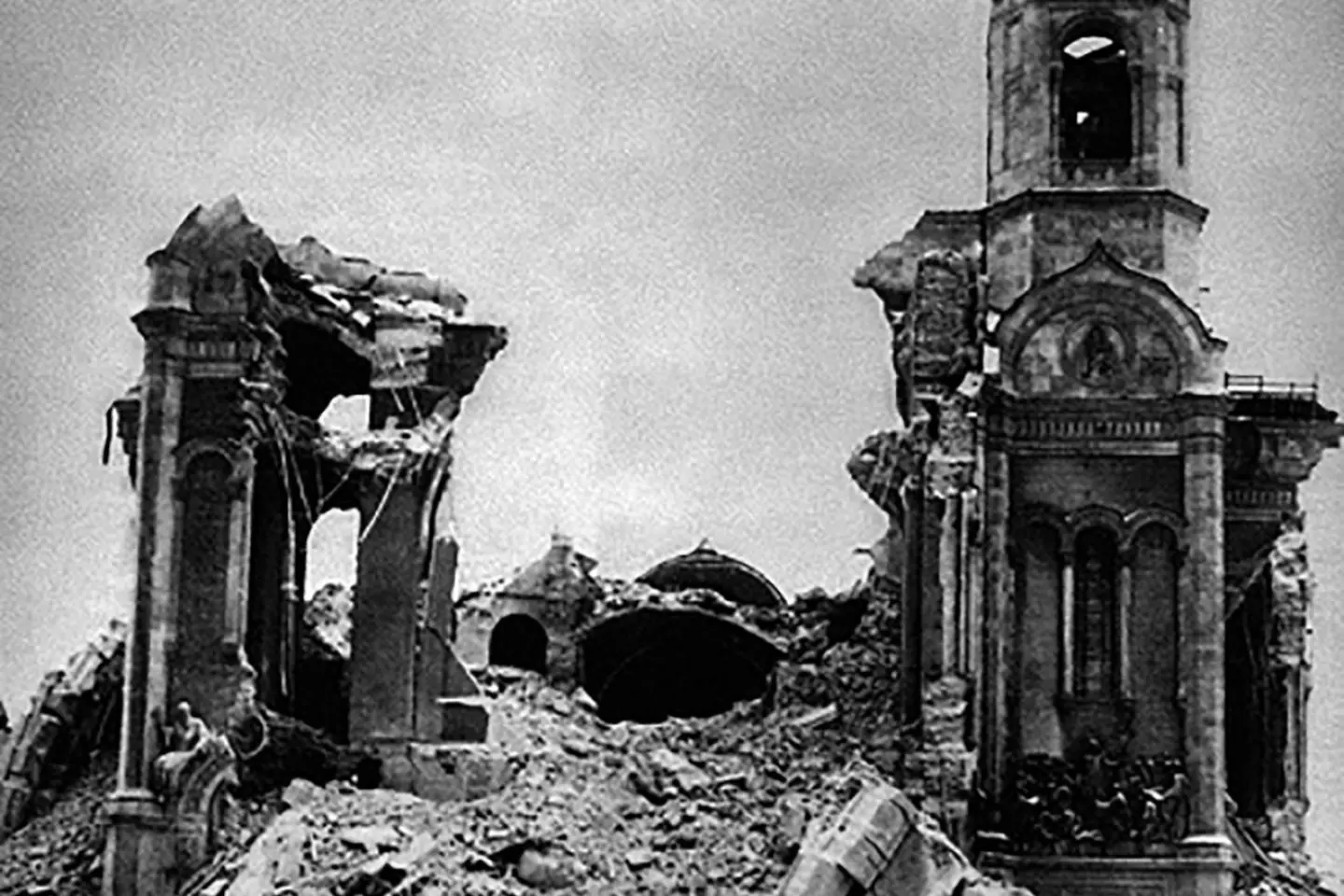 Milioane de dumnezei morți în spatele scandalului de la Dereneu 