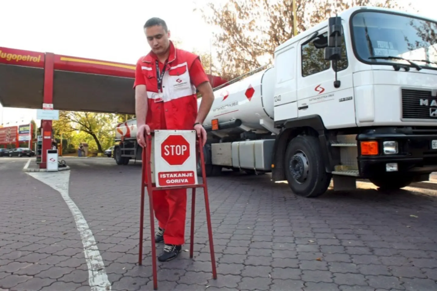 Serbia interzice exportul de petrol