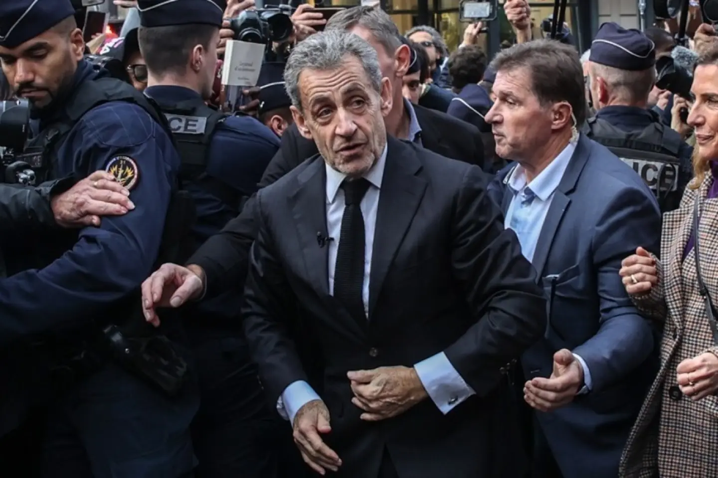 Nicolas Sarkozy intră din nou la închisoare