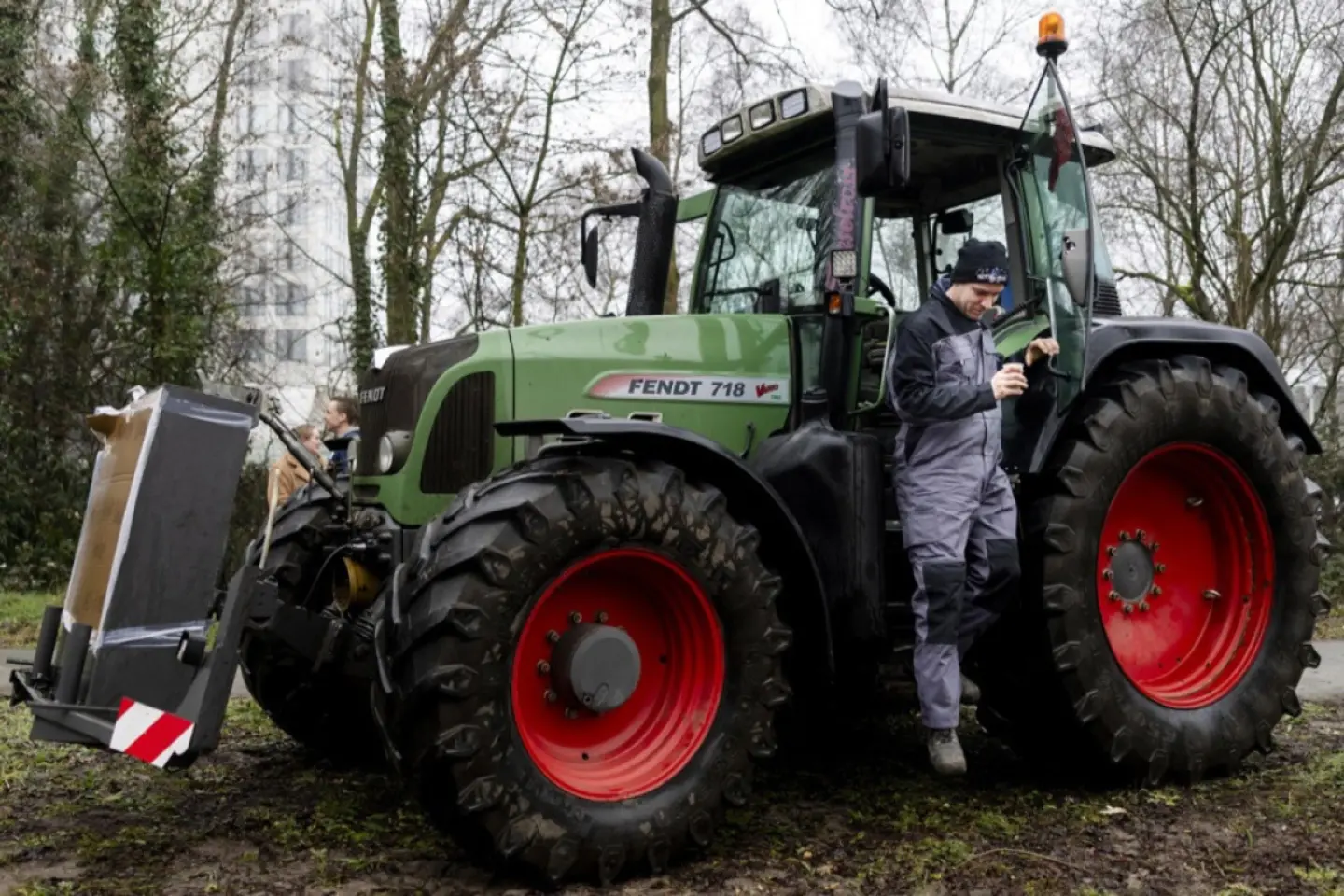 Guvernul introduce măsuri de sprijin pentru fermieri afectati de prețul la carburanți