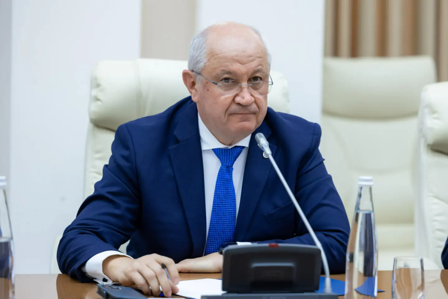 Premierul asigură populația că există rezerve suficiente de carburanți