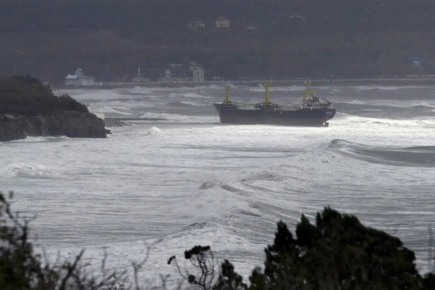 Un petrolier grecesc a fost lovit în timp ce se apropia de portul rusesc Novorosiisk, de la Marea Neagră