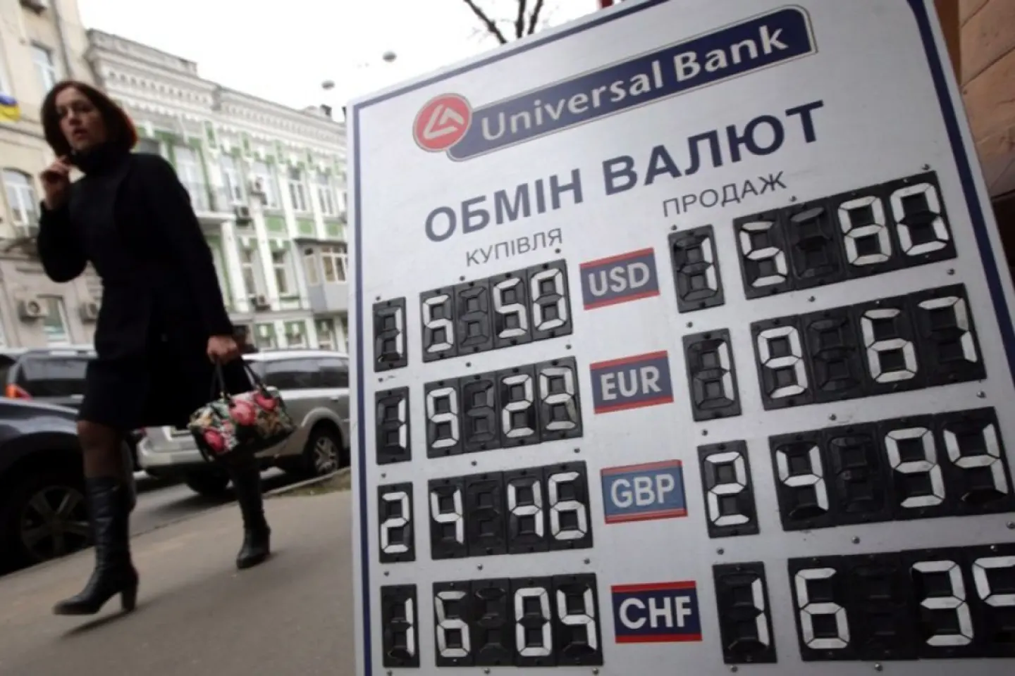 44.000 de euro nedeclaraţi, găsiţi de vameşii români asupra unui cetăţean ucrainean 