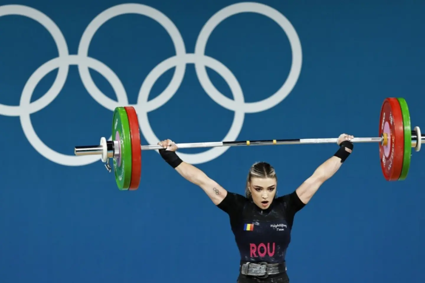 Românca Mihaela Cambei - o medalie de aur şi două de argint la Campionatele Europene de haltere din Georgia